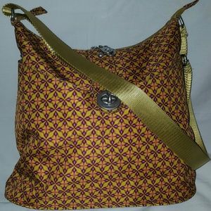 NWOT Baggallini Helsinki Crossbody with Wristlet!